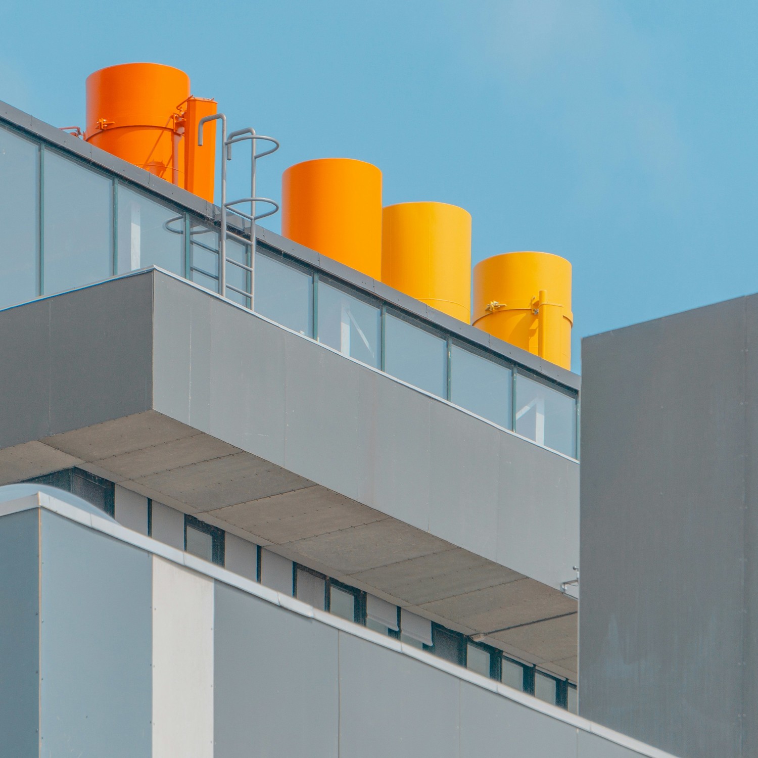 usine de produits chimiques, silots oranges.Crédit photo Pierre Chatel Innocenti